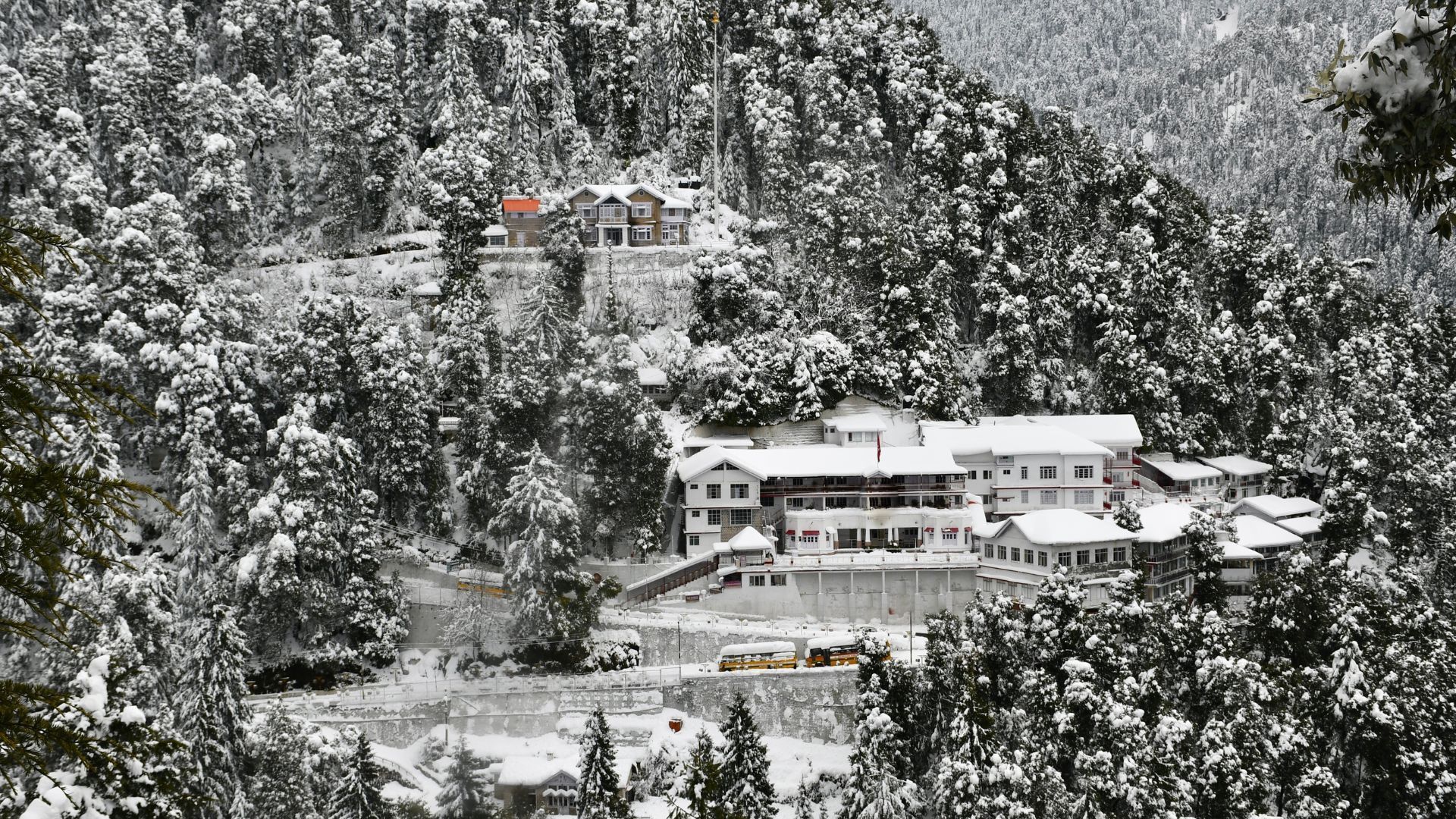 Experience Snowfall Magic At These Hill Stations In India