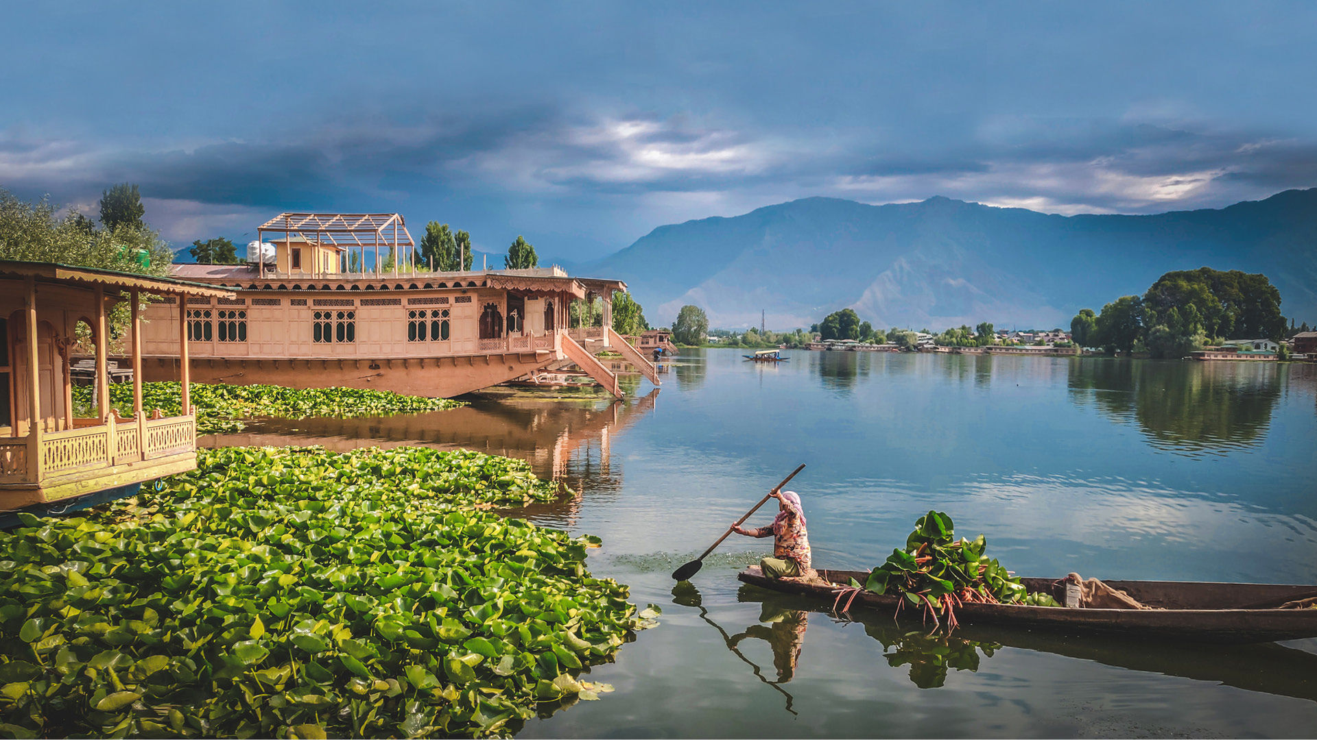places to visit in srinagar houseboat