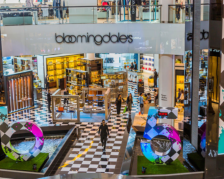 Iconsiam ,Thailand -Oct 30,2019: Ground floor floating market in Iconsiam  shopping mall can get the Thai snacks, shops for regional handicraft Stock  Photo - Alamy