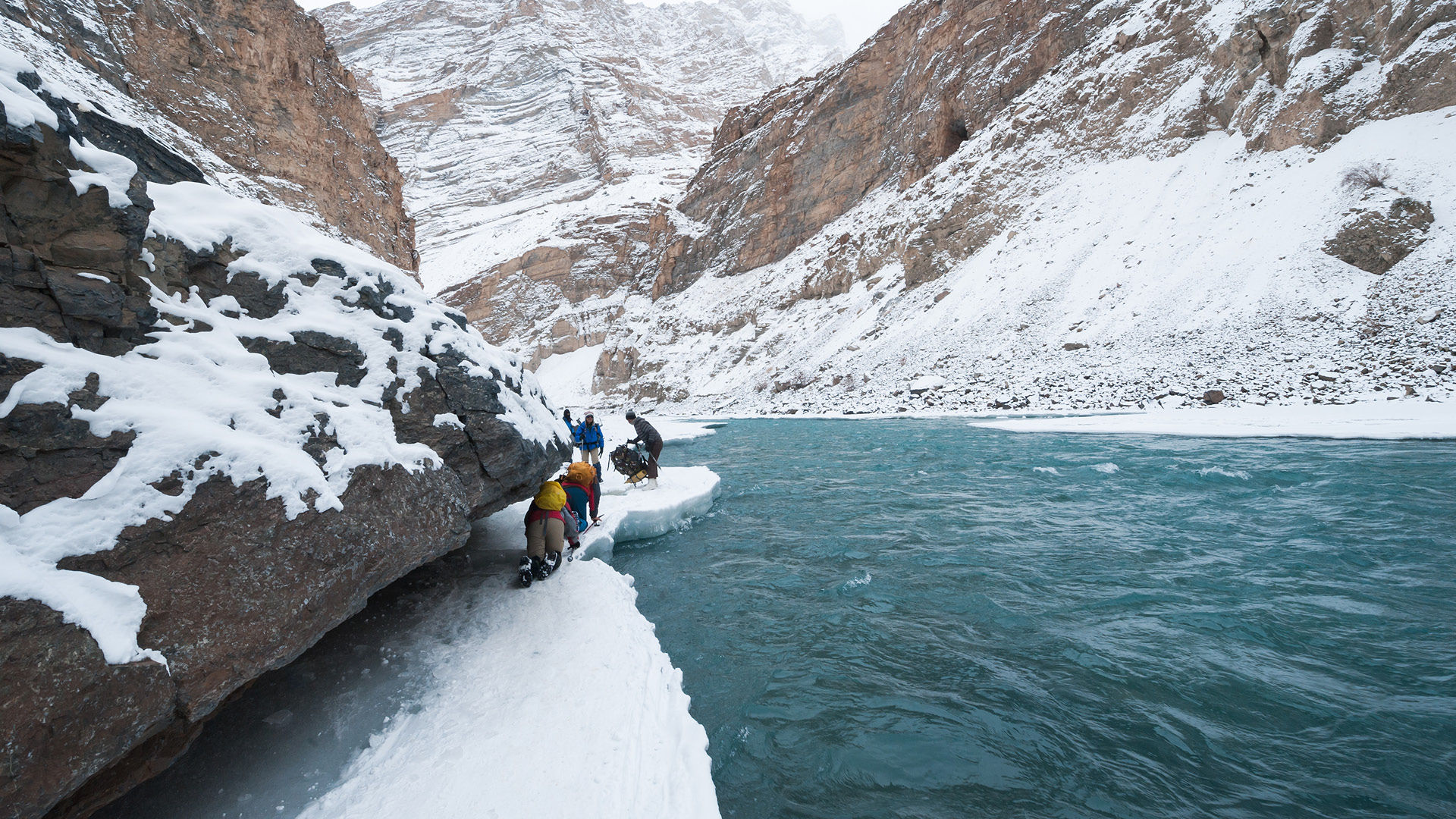 Here's How You Must Explore Ladakh In Its Snowy Glory