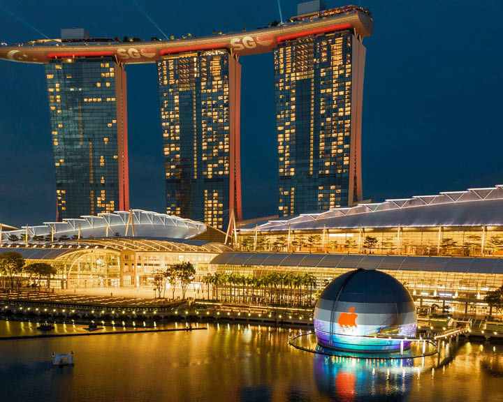 Apple Debuts The World's First Floating Apple Store In Singapore