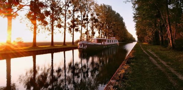 Explore Burgundy On A Private Canal Cruise