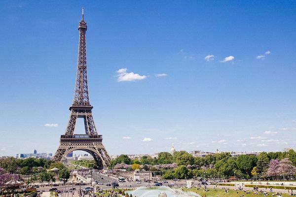 Why It's Illegal To Take Photos Of The Eiffel Tower At Night