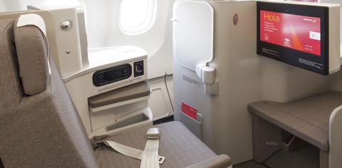 14 Things Everybody Thinks On Their First Time Flying Business Class