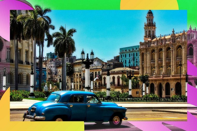 Wall Mural Photo Wallpaper Classic Old Car In Havana, Cuba