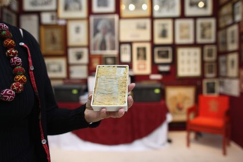 A 40-Year-Old Piece Of Cake From Princess Diana's Wedding Is Going To Auction