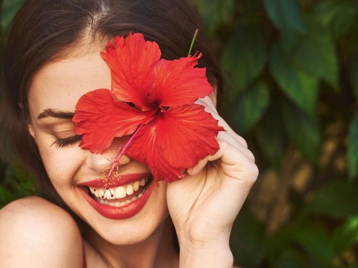 Get Your Hair Travel Ready With These 5 DIY Hibiscus Recipes