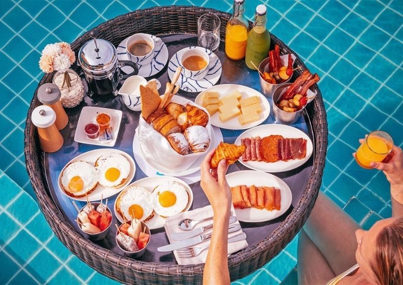 floating breakfast
