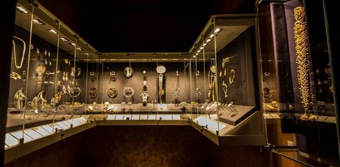 Be Dazzled By Glittering Indian Jewels At The Amrapali Museum In Jaipur