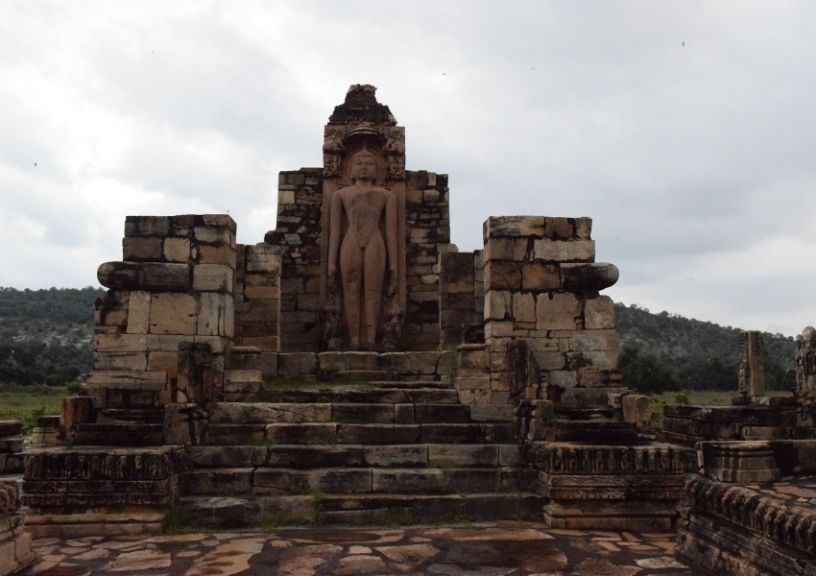 Nau Gaja Digambar Jain Temple in Alwar