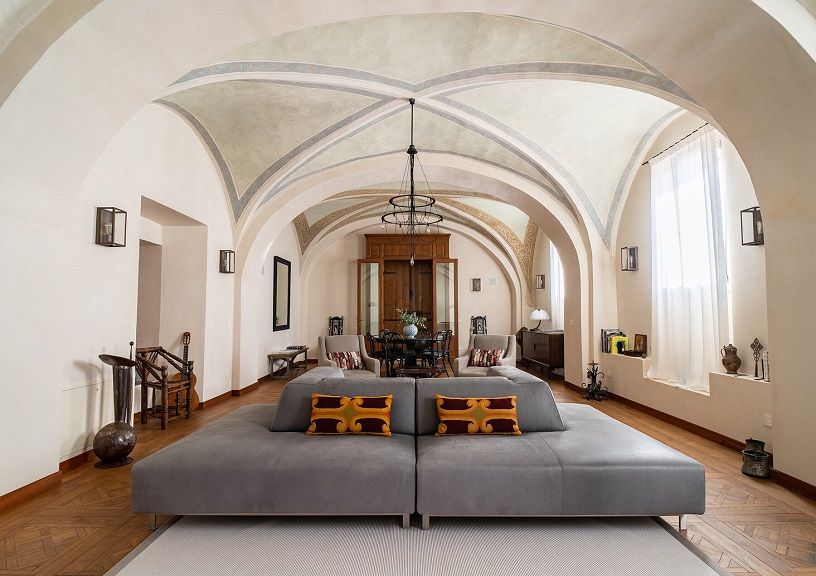 Tuscany cliffside villa