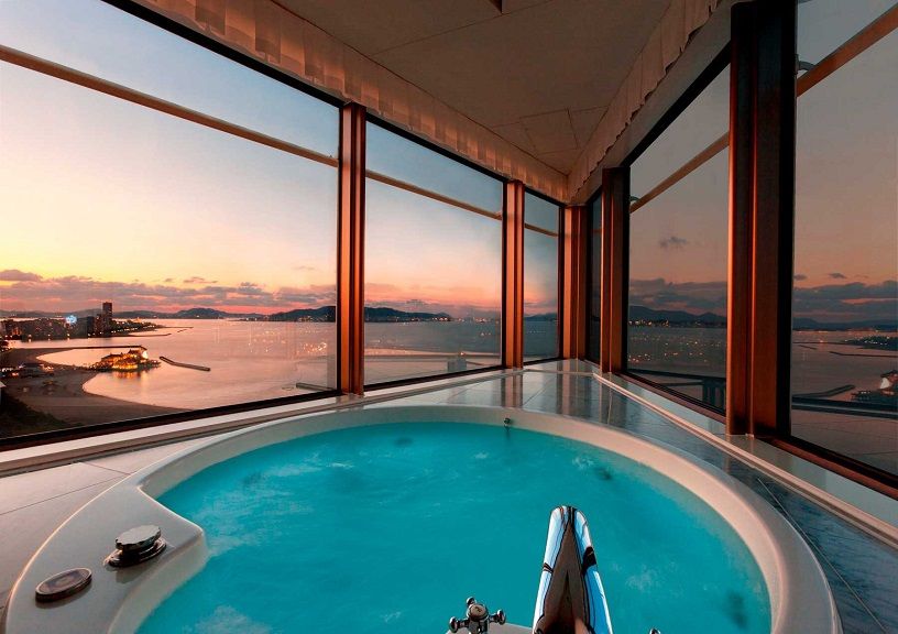 Hotels with private hot tubs