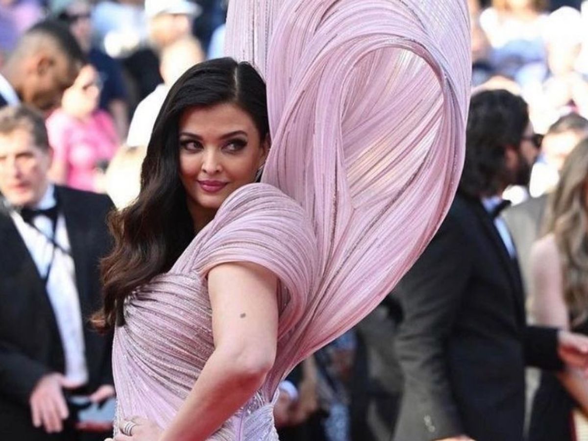 Presented Aishwarya as 'New-concept Venus', says fashion designer, fashion  designer on Aishwarya Rai