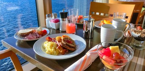 Foods You Should Avoid On A Cruise — And What To Eat Instead