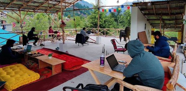 Bookmark These Popular Hostels In Manali For A Memorable Workation