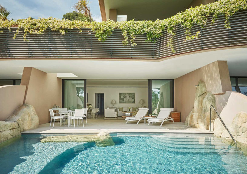 Four Seasons Hotel