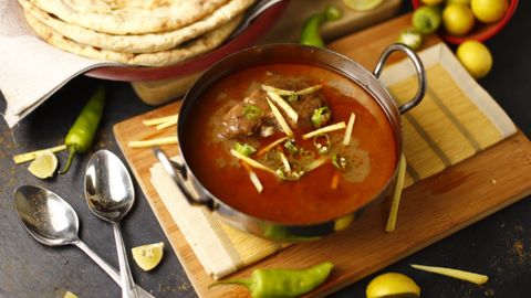 Best Nihari In Delhi: A Foodie's Guide To The Capital’s Flavourful Delicacy