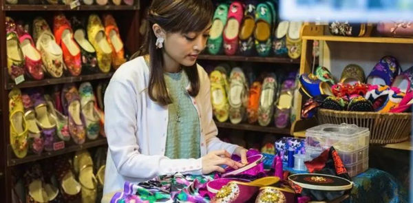 Appreciate Traditional Art Scene In Hong Kong In The Most Luxurious Manner. We Tell You How