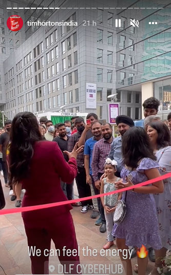 Tim Hortons just opened their first location in India. I don't know about  you, but I think the Desi menu is way better. I wonder if they have  Kashmiri Chai. 🤤 