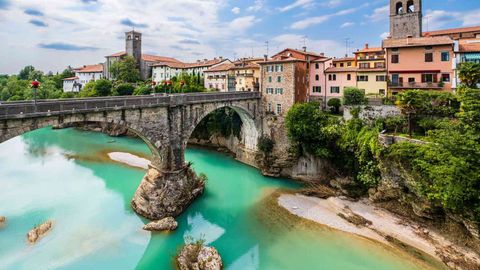 This Italian Region Full Of Mountains And Vineyards Will Pay Your Train Fare To Visit