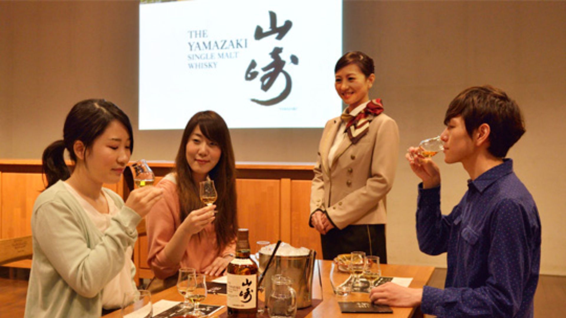Tasting counter at Yamazaki Whisky museum