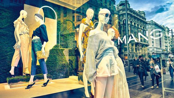 Your Guide to Shopping In Soho! - Wardrobe Therapy