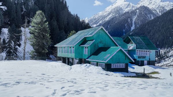 You Can Now Take Helicopter Rides Over Surreal Snow Covered Jammu And Kashmir, Here’s How