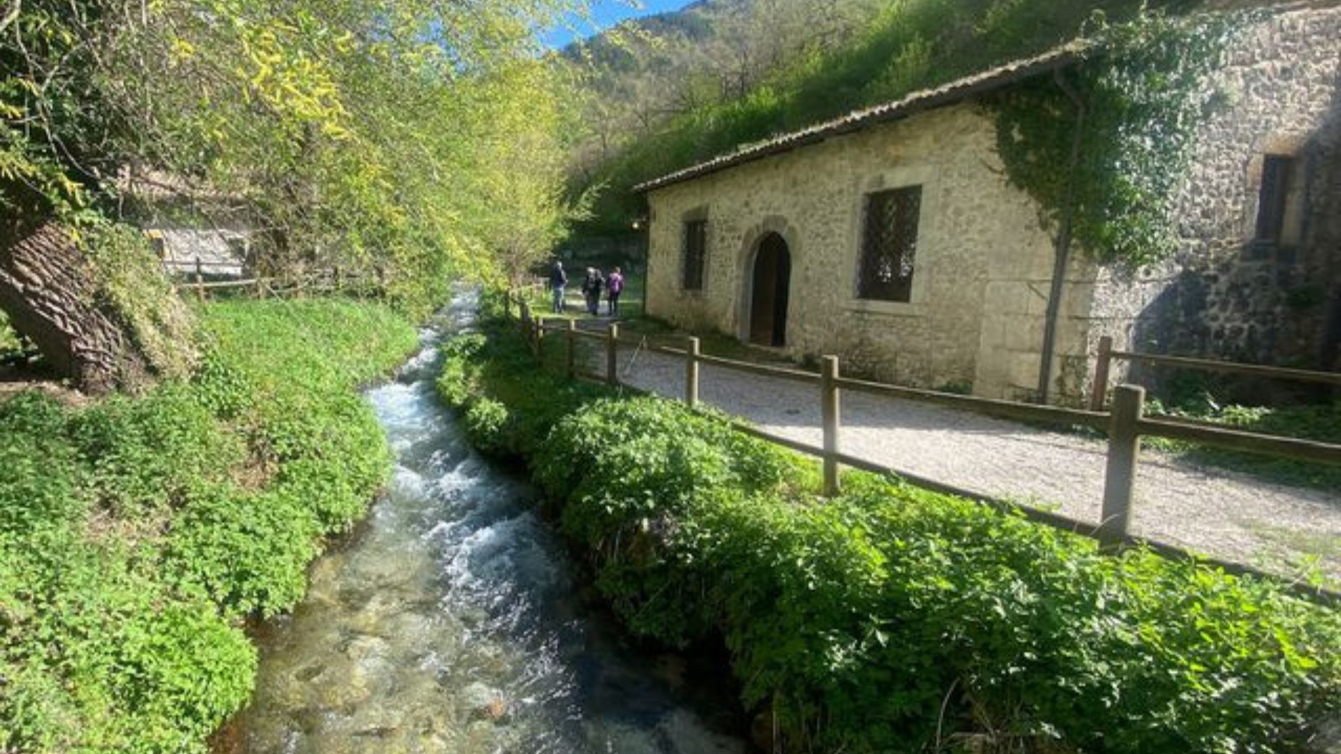 this-hidden-region-in-italy-has-25-charming-towns