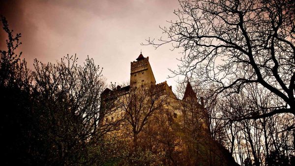 Dracula’s Castle Is Hosting An Epic Halloween Party This Year