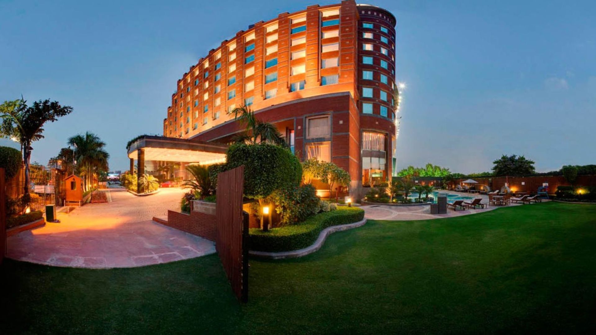 Unwind Amidst Grandeur At Radisson Blu MBD Hotel Noida