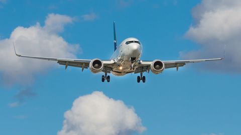 This Airline Is Giving Prizes To Those Who Book The Middle Seat!