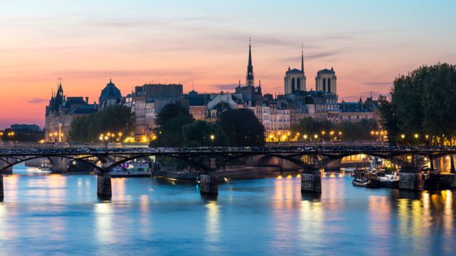 How To Spend The Perfect Christmas In Paris