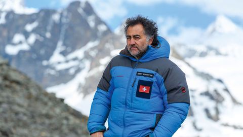 Swiss Light Artist Gerry Hofstetter Puts The Spotlight On Climate Change — Here's How!