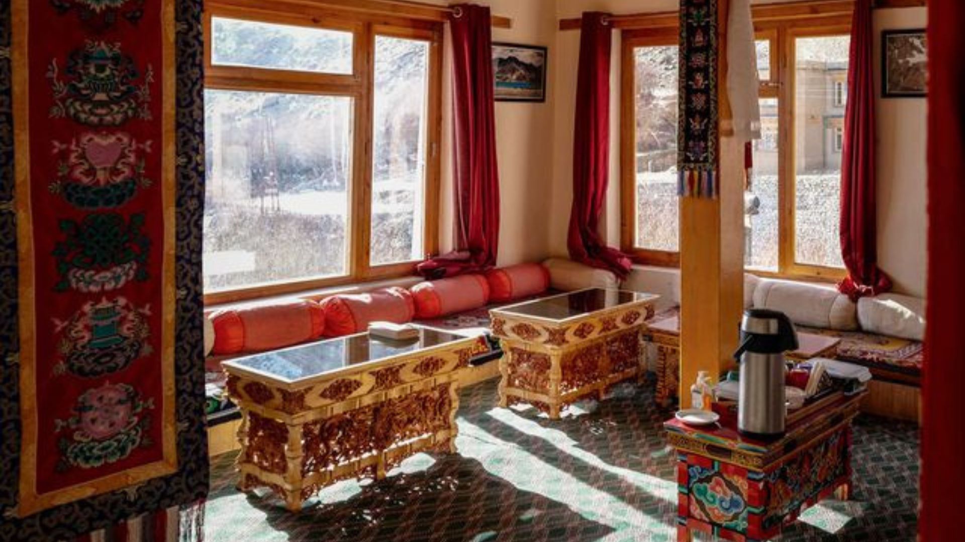 Snow leopard lodge