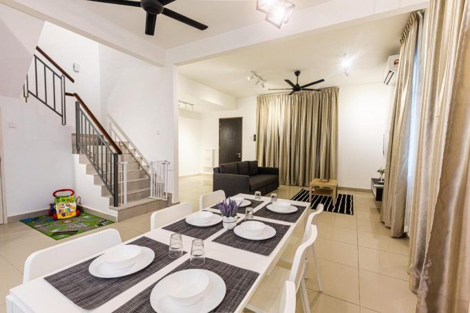 Four-bedroom villa for a family of 8