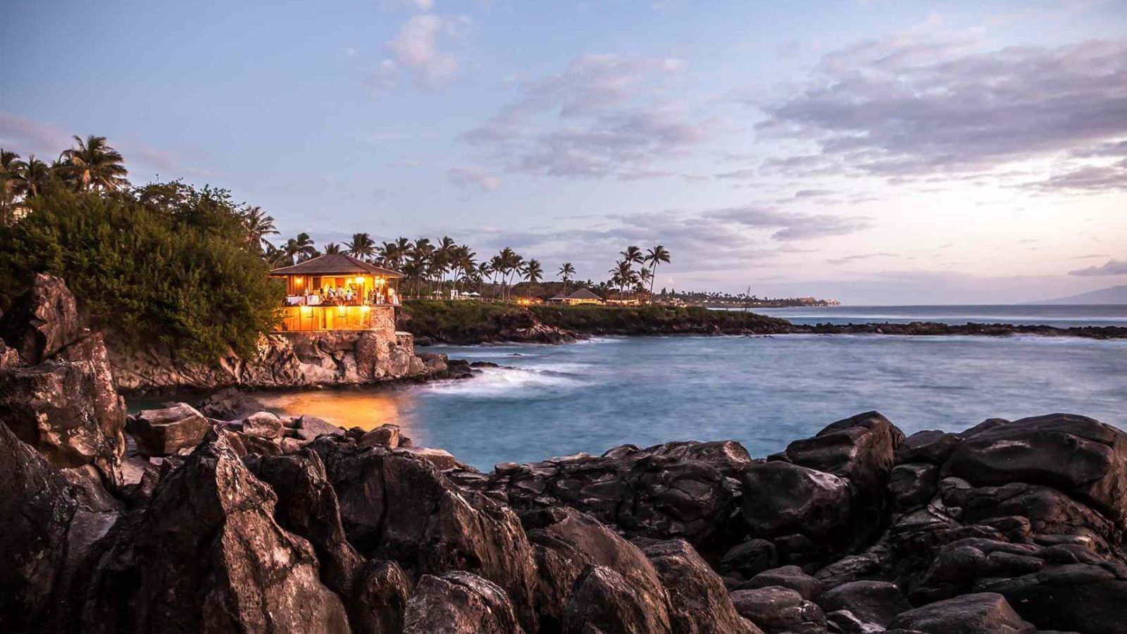 How To Plan The Perfect Hawaii Honeymoon, According To Experts