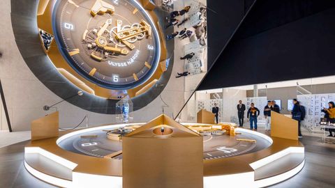 Best watches hotsell for world travelers