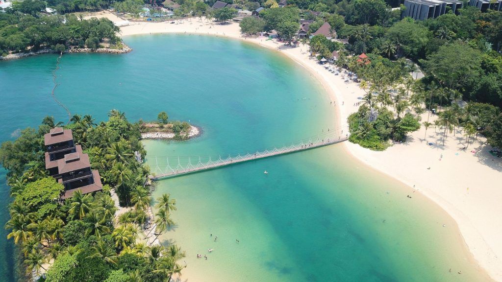 The rope bridge at Palawan Beach