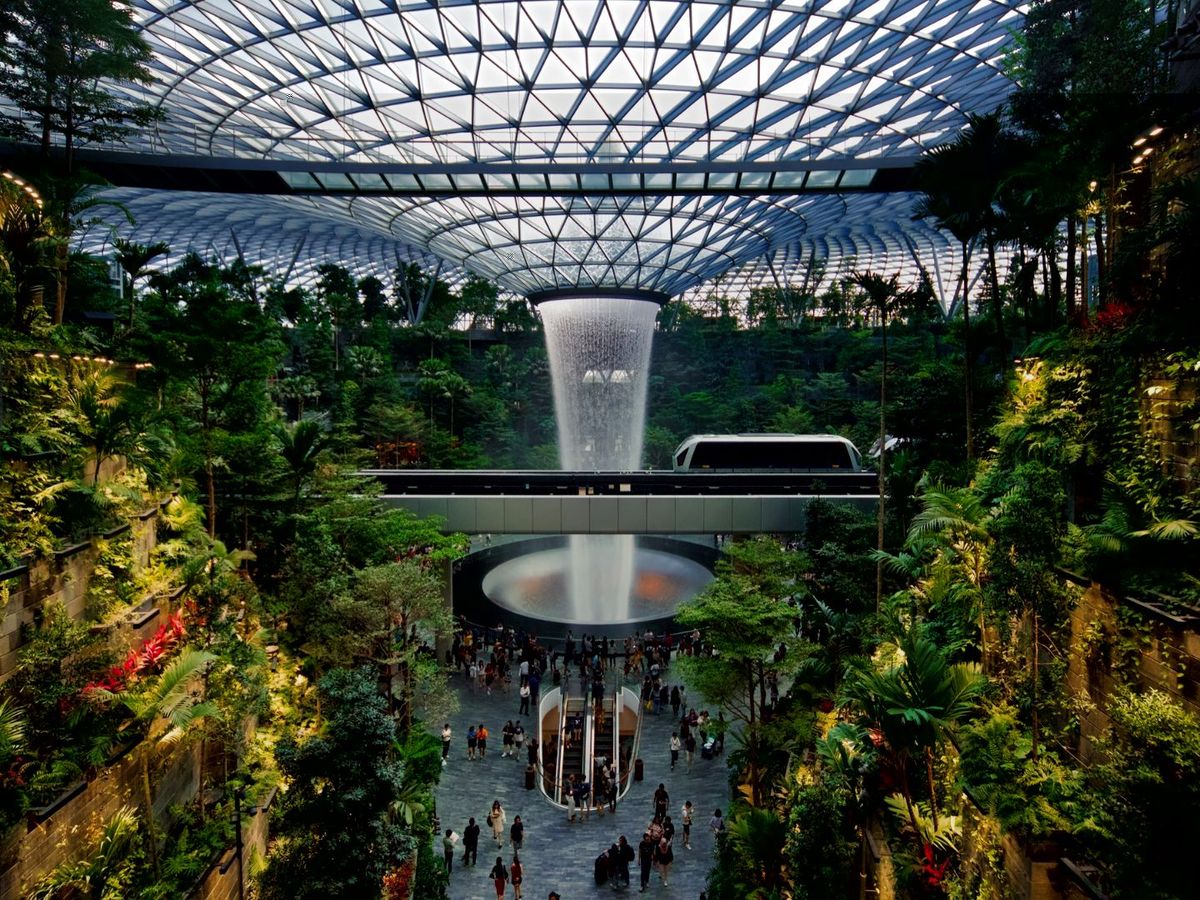 8 Free Things to Do in Changi Airport While on Flight Transit