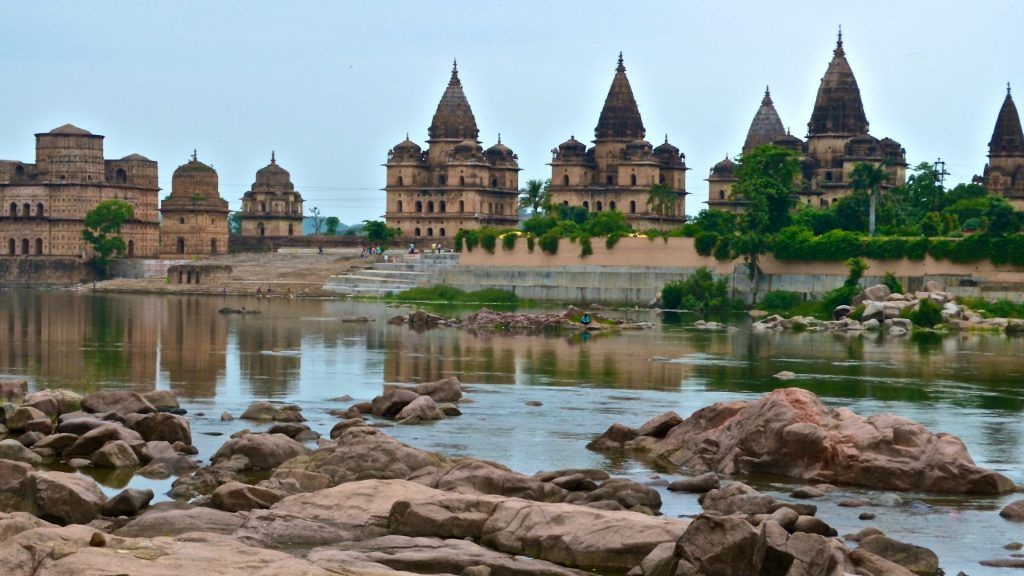 Cenotaphs river: Scenes of sublime in Orchha