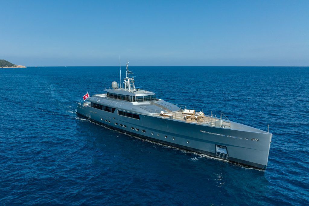 luxury yacht rentals charters