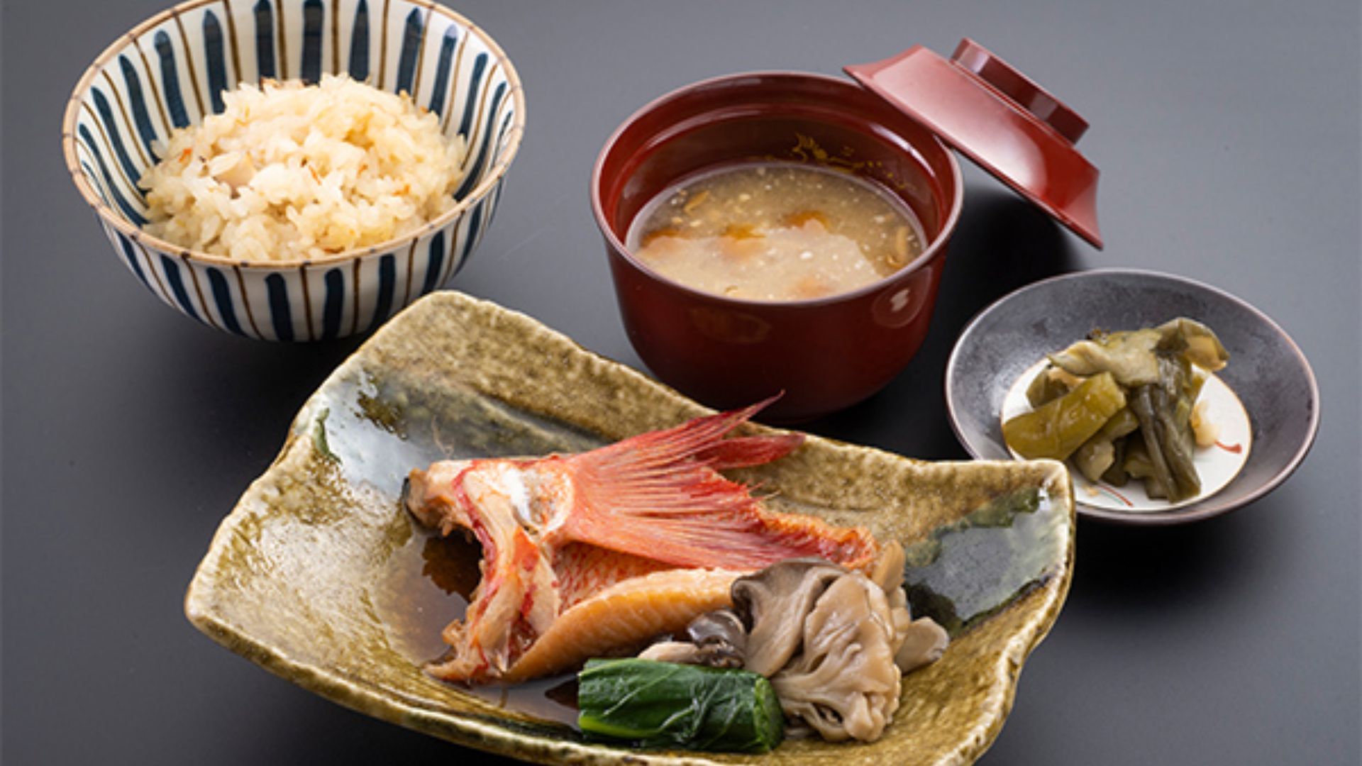 Airlnes with best food - michelin food Japan Airline