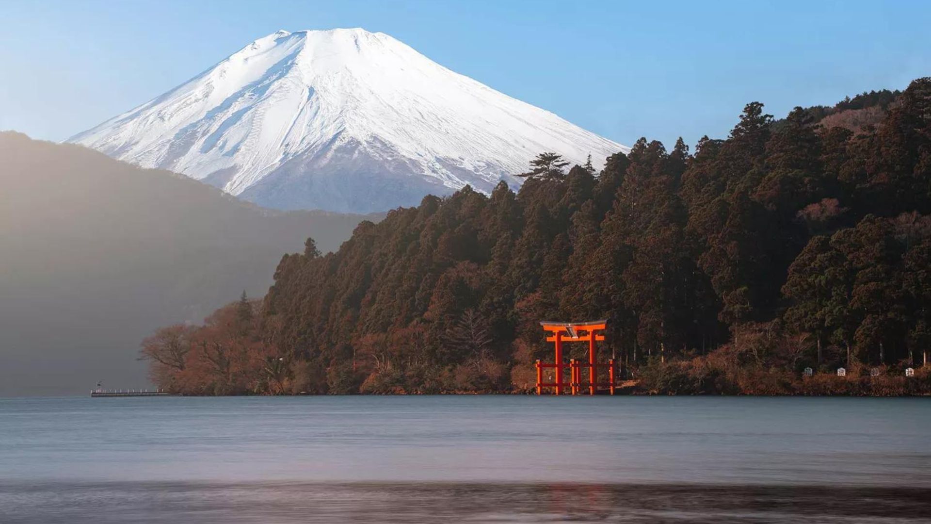 Hakone, Japan. 04th Feb, 2023. Bathers enjoy in a colored with