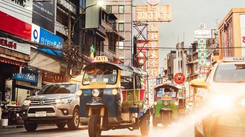 7 Best Neighbourhoods In Bangkok For Solo Travellers