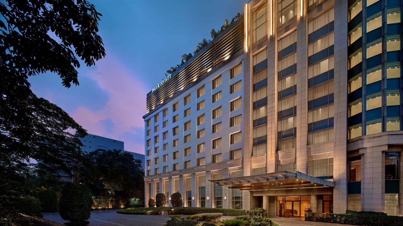 Luxury Rooms and Signature Suites - THE Park Chennai