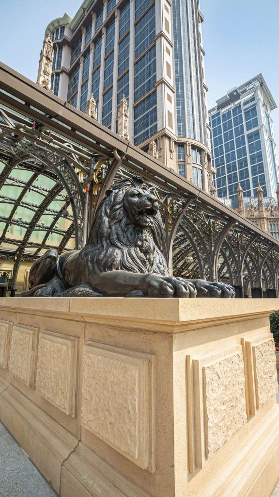 Landseer Lions