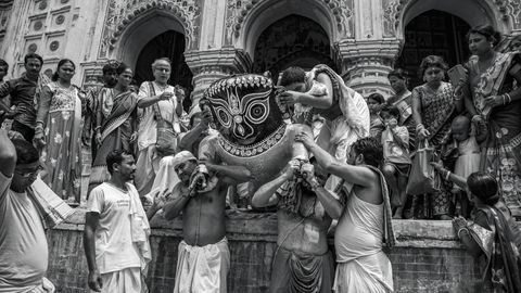 Beauty Of Bengal: Photographer Sanjay Das' Red Hibiscus Trail Exhibition Blooms In Delhi