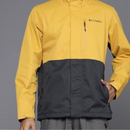 Men Colourblocked Hikebound Trekking-Hiking Rain Jacket