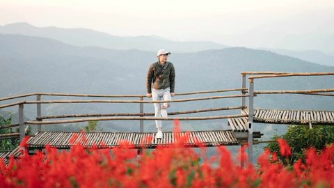 Gen Z ప్రయాణ పరిశ్రమను ఎలా మారుస్తోంది — మరియు 2024లో వారు ఎక్కడికి వెళ్లాలనుకుంటున్నారు