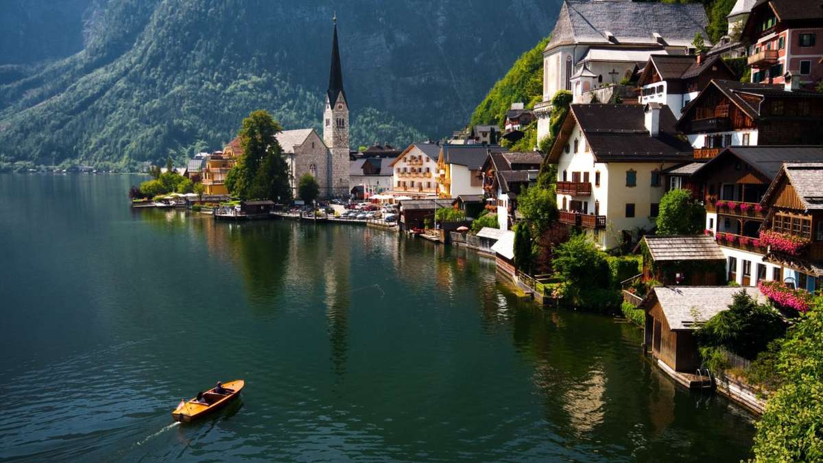 hallstatt-austria.jpeg?tr=w-